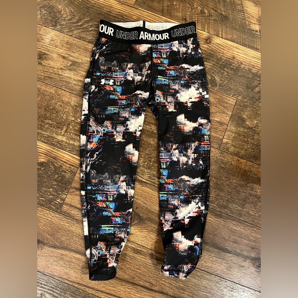 Girls under armour crop leggings medium